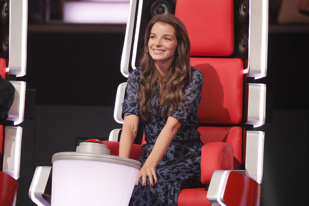 Yvonne Catterfeld gibt alles, um bei "The Voice of Germany" gute und vor allem die richtigen Talente in ihr Team zu bekommen ... - Bildquelle: Richard Hübner SAT.1/ProSieben