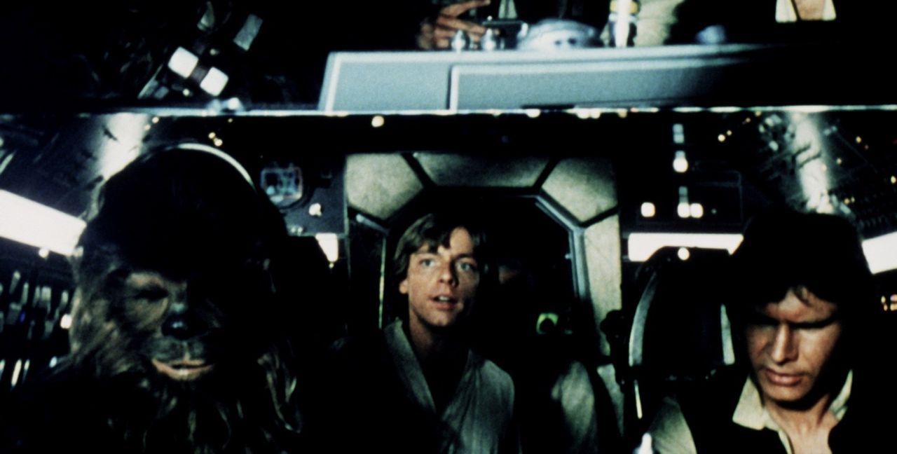 Chewbacca (Peter Mayhew, l.), Luke Skywalker (Mark Hamill, M.) und Han Solo (Harrison Ford, r.) haben wichtige Neuigkeiten ... - Bildquelle: Lucasfilm LTD. & TM. All Rights Reserved.