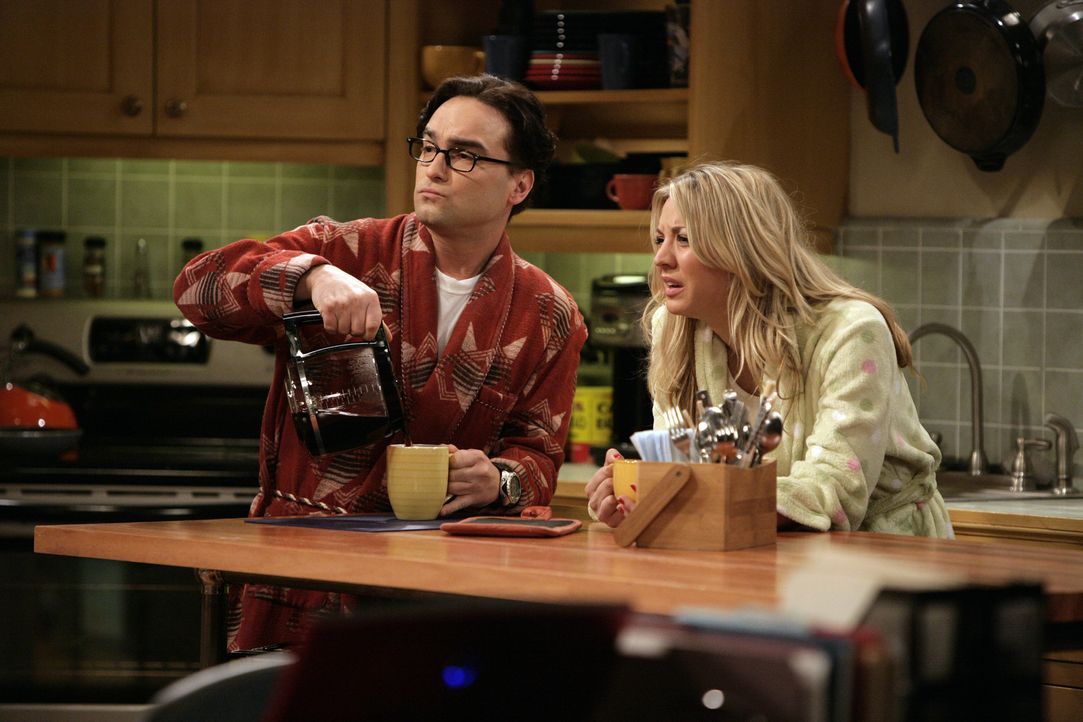 Sheldon will herausfinden, warum sich Elektronen beim Durchqueren einer Graphen-Schicht so verhalten, als hätten sie keine Masse. Dieses Problem ra... - Bildquelle: Warner Bros. Television