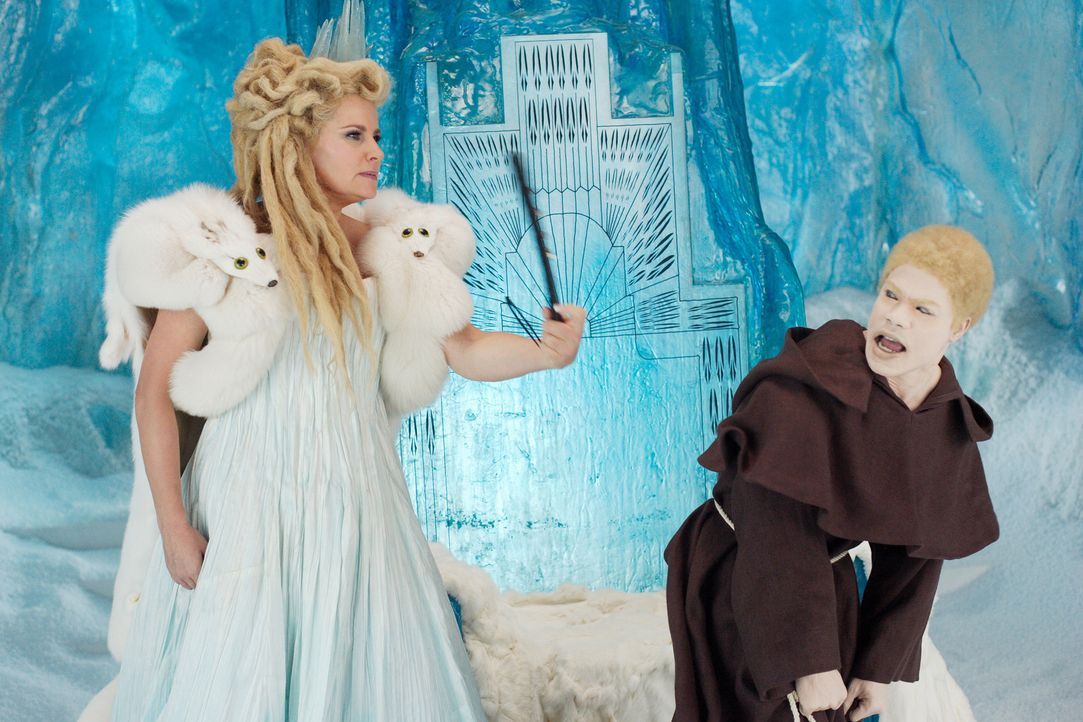 Die Weiße Schlampe (Jennifer Coolidge, l.) setzt ihren Assistenten Silas (Kevin Hart, r.) darauf an, die Waisen zu finden und wieder einzusperren.... - Bildquelle: Twentieth Century-Fox Film Corporation