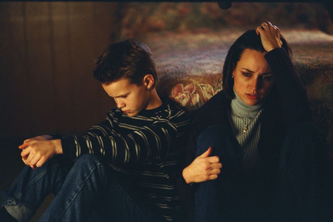 Ahnen nicht, was Jesse so sehr zusetzt: Amelia (Julie Ann Emery, r.) und Charlie Keys (Devin Douglas Drewitz, l.) ... - Bildquelle: TM &   DREAMWORKS LLC.All Rights Reserved