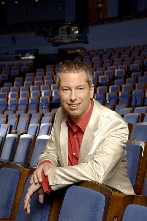Thomas Hermanns präsentiert den "Quatsch Comedy Club" ... - Bildquelle: ProSieben