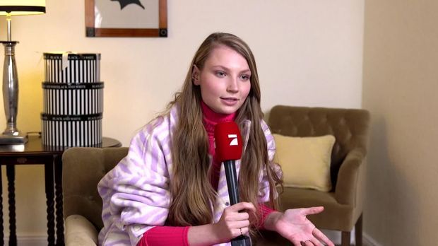 GNTM 2021 | Romy: "Eigentlich stehe ich nicht so gern im ...