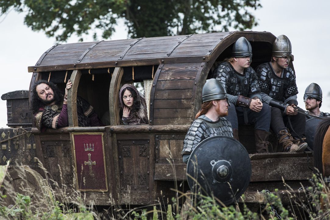König Aelle (Ivan Kaye, l.) und seine Tochter Judith (Sarah Greene, 2.v.l.) kommen nach Wessex, um mit König Ecbert eine Allianz gegen die Wikinger... - Bildquelle: 2014 TM TELEVISION PRODUCTIONS LIMITED/T5 VIKINGS PRODUCTIONS INC. ALL RIGHTS RESERVED.
