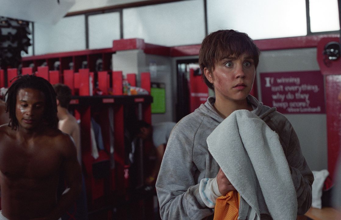 Nach dem Training ist erstmal eine heiße Dusche angesagt - doch wie soll Viola (Amanda Bynes, r.) da ihre Tarnung aufrecht erhalten? - Bildquelle: Kinowelt Home Entertainment