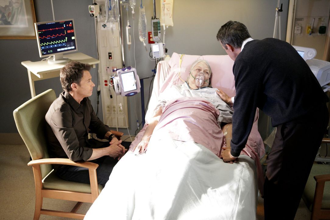Während Cooper ein musikalisches Wunderkind behandelt, muss sich Pete (Tim Daly, l.) erneut mit seiner Mutter Frances (Louise Fletcher, M.) und sei... - Bildquelle: ABC Studios