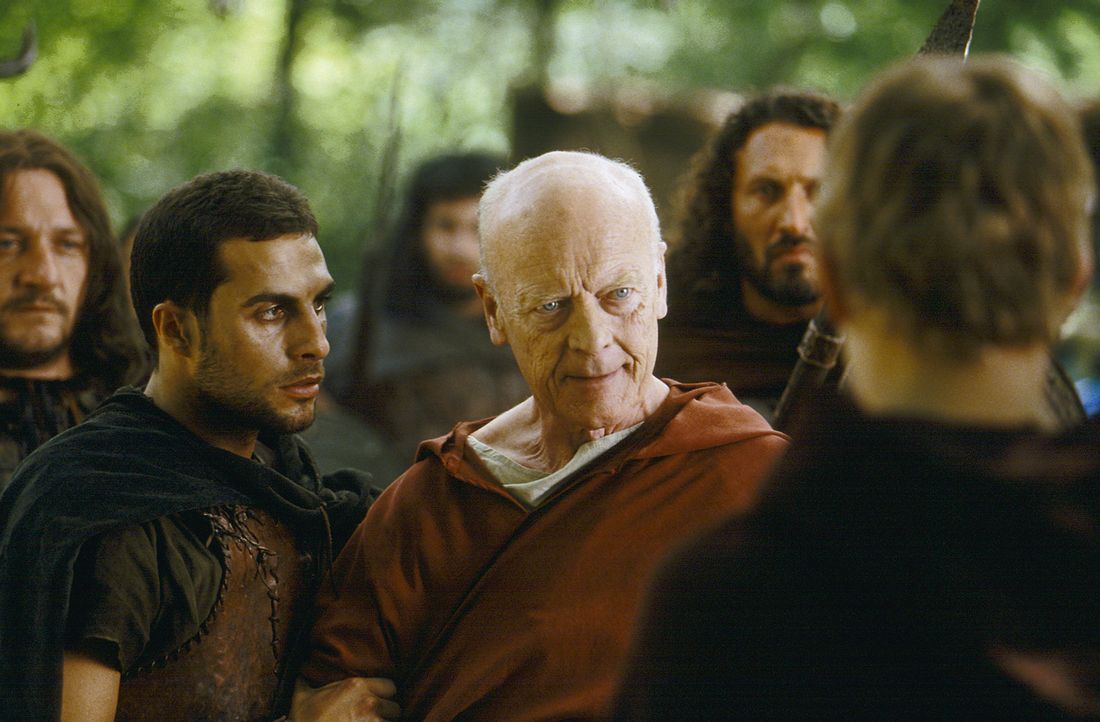 Senator Cicero (Michael Byrne, M.) kann die legendäre Dritte Legion überzeugen, für Octavius in den Kampf zu ziehen ... - Bildquelle: Hallmark Entertainment