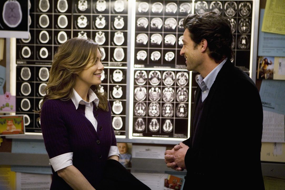 Derek (Patrick Dempsey, r.) hat den Fahrstuhl mit CT-Bildern ihrer gemeinsamen Operationen ausgestattet. Meredith (Ellen Pompeo, l.) ist beeindruckt... - Bildquelle: Randy Holmes 2009 American Broadcasting Companies, Inc. All rights reserved. NO ARCHIVE. NO RESALE.