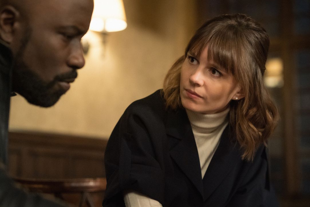 David Acosta (Mike Colter, l.); Kristen Bouchard (Katja Herbers, r.) - Bildquelle: Elizabeth Fisher 2019 CBS Broadcasting, Inc. All Rights Reserved / Elizabeth Fisher