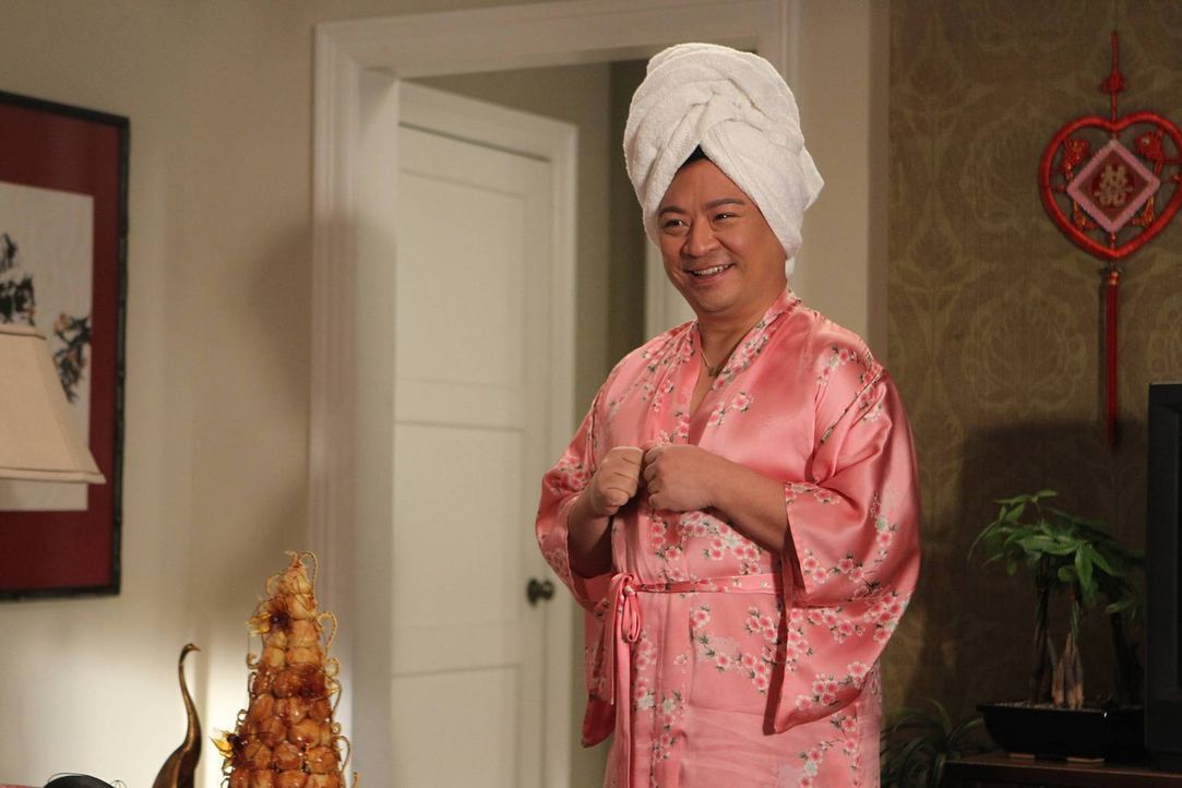 Oscar Chow (Rex Lee) ist zu Besuch bei den Huangs. Doch wird dies zu Problemen bei Louis und Jessica führen? - Bildquelle: John Fleenor 2015 American Broadcasting Companies. All rights reserved.
