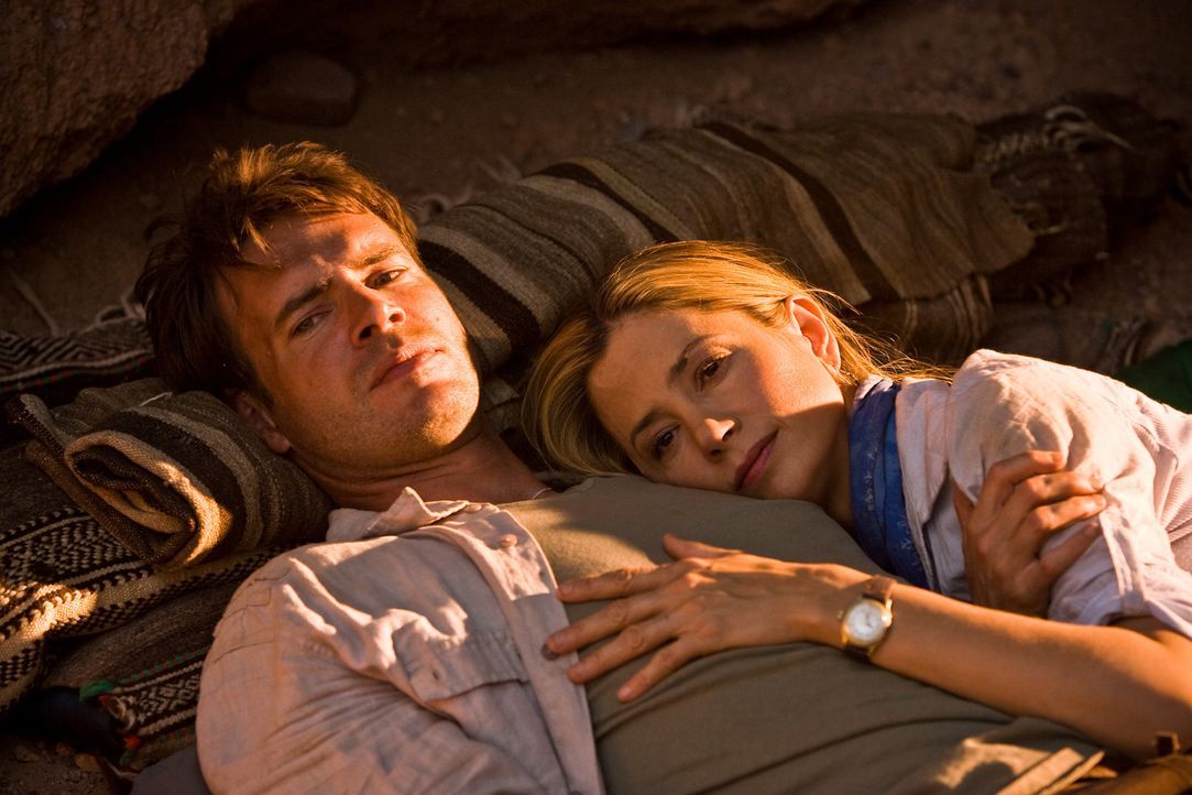 Nachdem die Archäologin Tess Chakyin (Mira Sorvino, r.) mit kessen Sprüchen und eigensinnigen Ermittlungsmethoden den attraktiven FBI-Agenten Sean... - Bildquelle: 2008 Templar Productions (Muse) Inc. All Rights Reserved