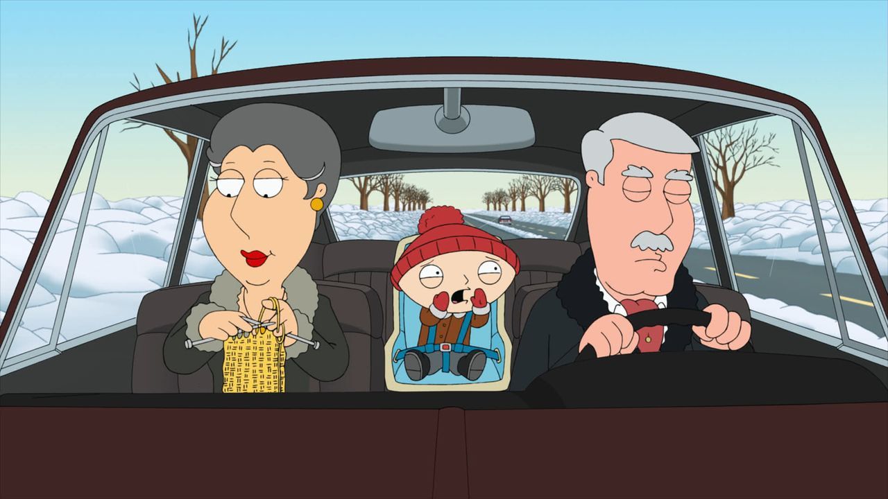 Als Stewie (M.) von seinen Großeltern Barbara (l.) und Carter (r.) abgeholt wird, baut dieser einen Unfall ... - Bildquelle: 2011 Twentieth Century Fox Film Corporation. All rights reserved.