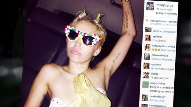 Stars - Video - Miley Cyrus feiert halbnackt auf der New ...