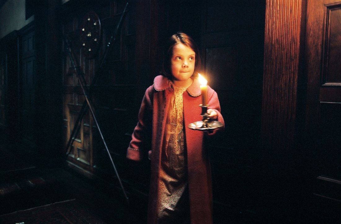 Während des Zweiten Weltkrieges sollen Lucy Pevensie (Georgie Henley) und ihre Geschwister bei Professor Digory Kirke leben, damit sie vor den Bomb... - Bildquelle: Disney Enterprises. All rights reserved