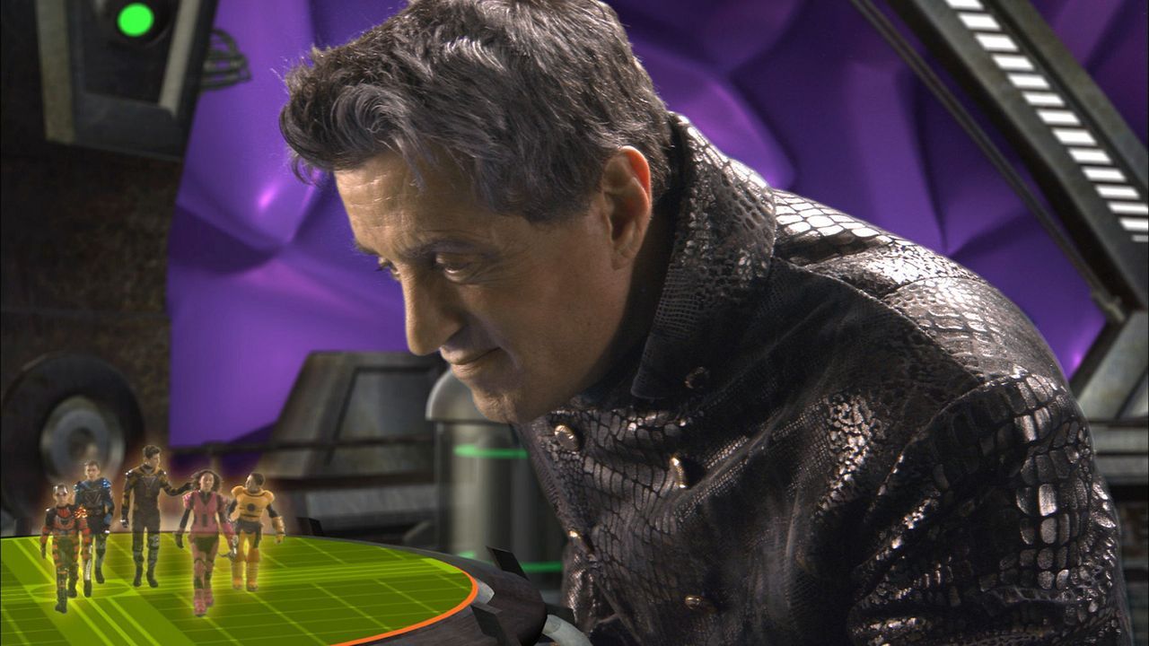 Der böse Videospiel-Entwickler (Sylvester Stallone) will die Welt erobern, indem er alle Kinder der Welt in den Bann seines einzigartigen Spiels "G... - Bildquelle: 2003 Dimension Films. All Rights Reserved.